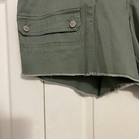 Democracy Women's NWT Green Ableisure High Rise Cut Off Cargo Shorts Plus Sz 24W - Picture 6 of 10
